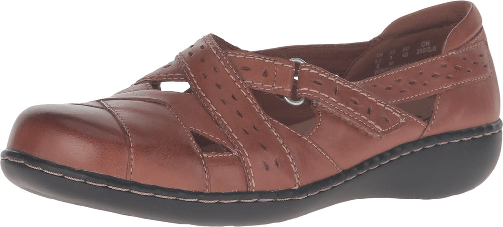 Clarks Women's Ashland Spin Q Slip-on Loafer, Tan, 10 W US