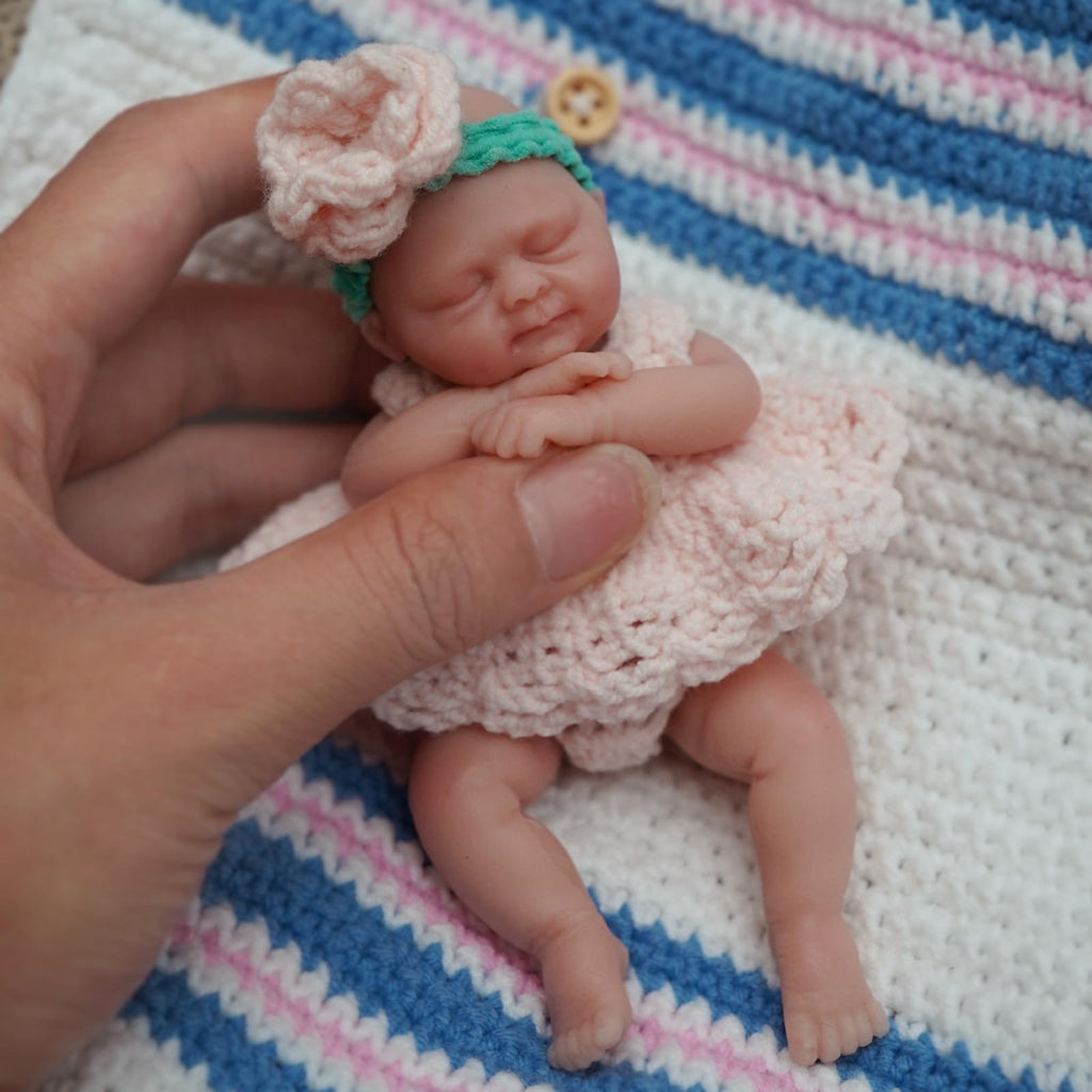 4.5 Inch Mini Reborn Baby Dolls ?Full Silicone Baby Girl Ellie,Tiny Silicone Baby Dolls ?Mini Realistic Newborn Baby Dolls with Clothes Set & Feeding Accessories